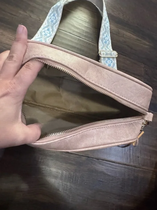 Stylish Blush Pink Crossbody Bag with Patterned Strap - Picture 4 of 4